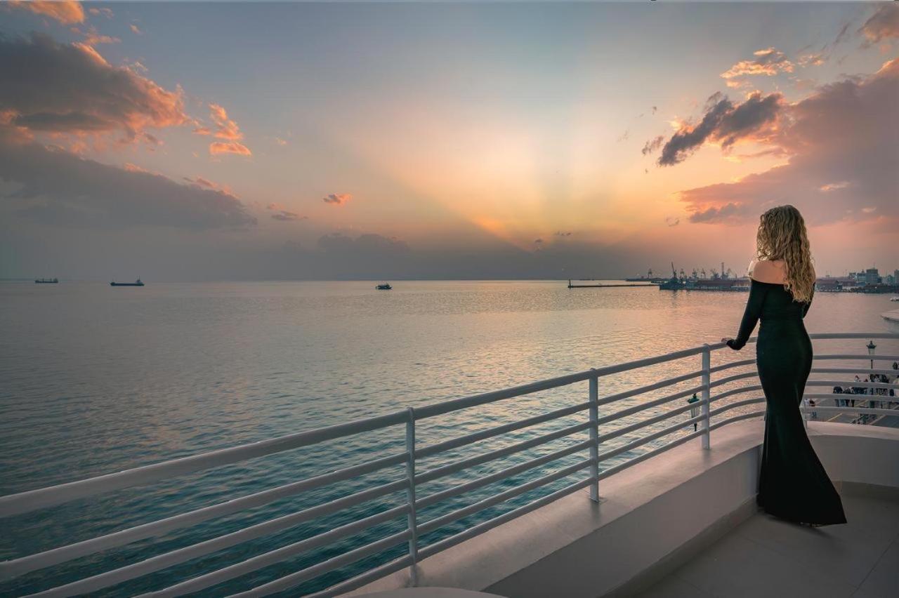 Iconic Salonica Suite Seafront Екстер'єр фото