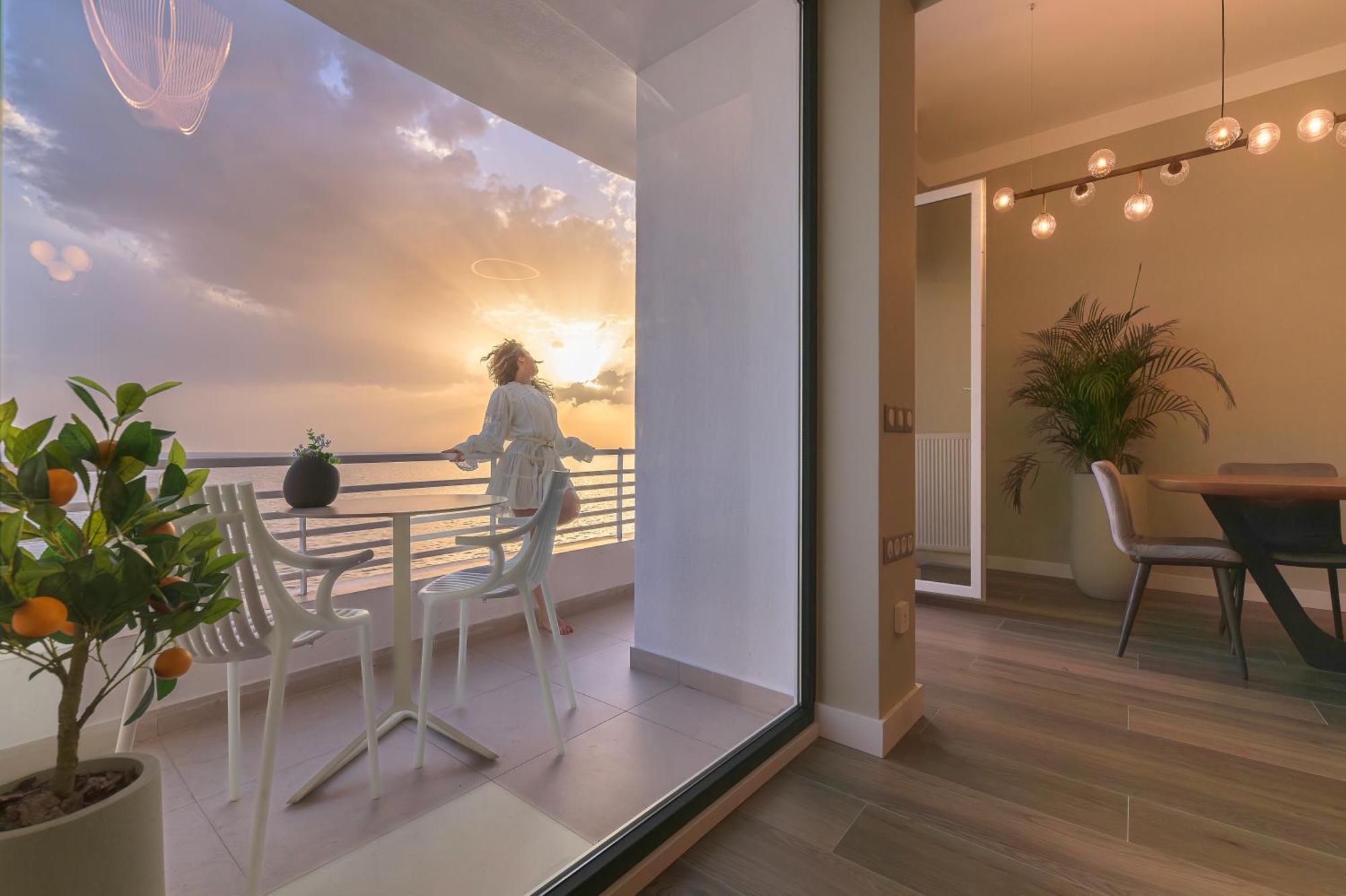 Iconic Salonica Suite Seafront Екстер'єр фото